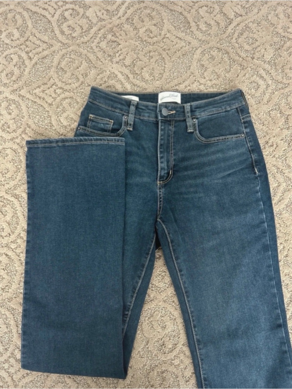 Universal Thread High-Rise Dark Blue Women’s Jeans